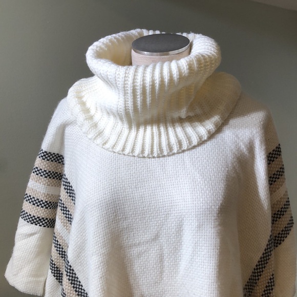 Johnston and Murphy women’s poncho - Picture 2 of 5